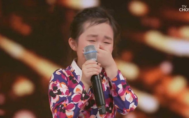 Hwang Seung Ah bật khóc trước những lời miệt thị sau khi tham gia Miss Trot 2 năm 2020.