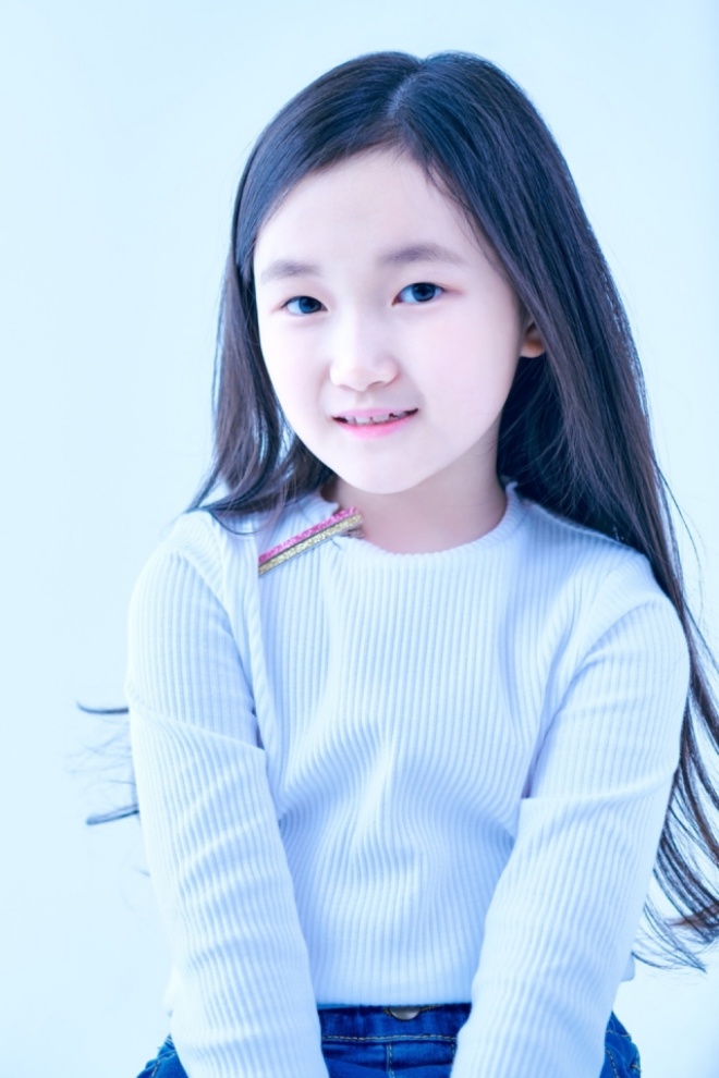 Cô bé biết cách đối diện với những điều tiếng không hay từ sau khi trở thành ca sĩ.