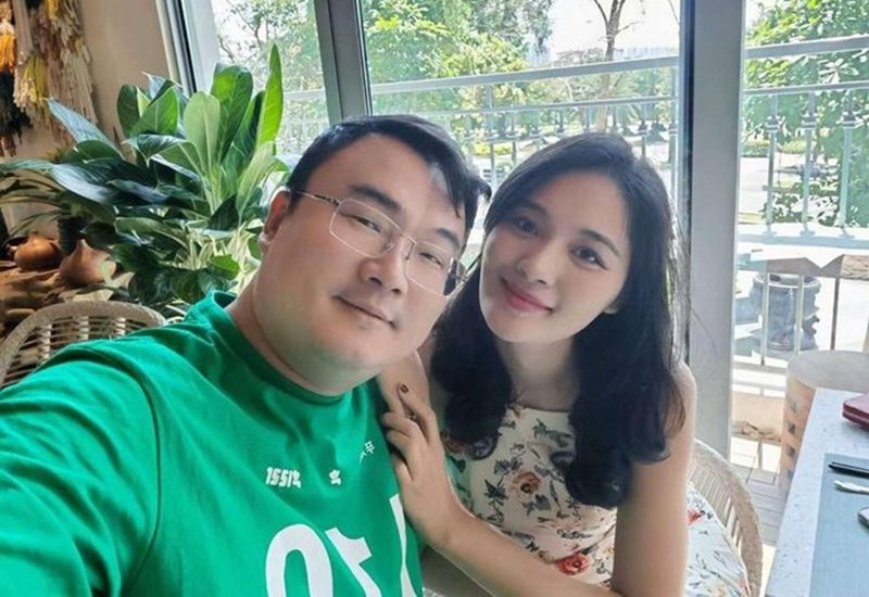 Vợ chồng Hoa hậu Hương Giang thống nhất cho các con định cư tại Việt Nam nhưng thỉnh thoảng vẫn về Trung Quốc thăm người thân bên nội.
