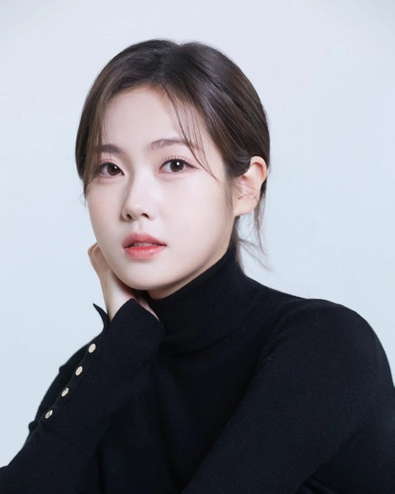 Lee Yeon Je qua đời ở tuổi 26 sau khi trải qua ca phẫu thuật tại bệnh viện.