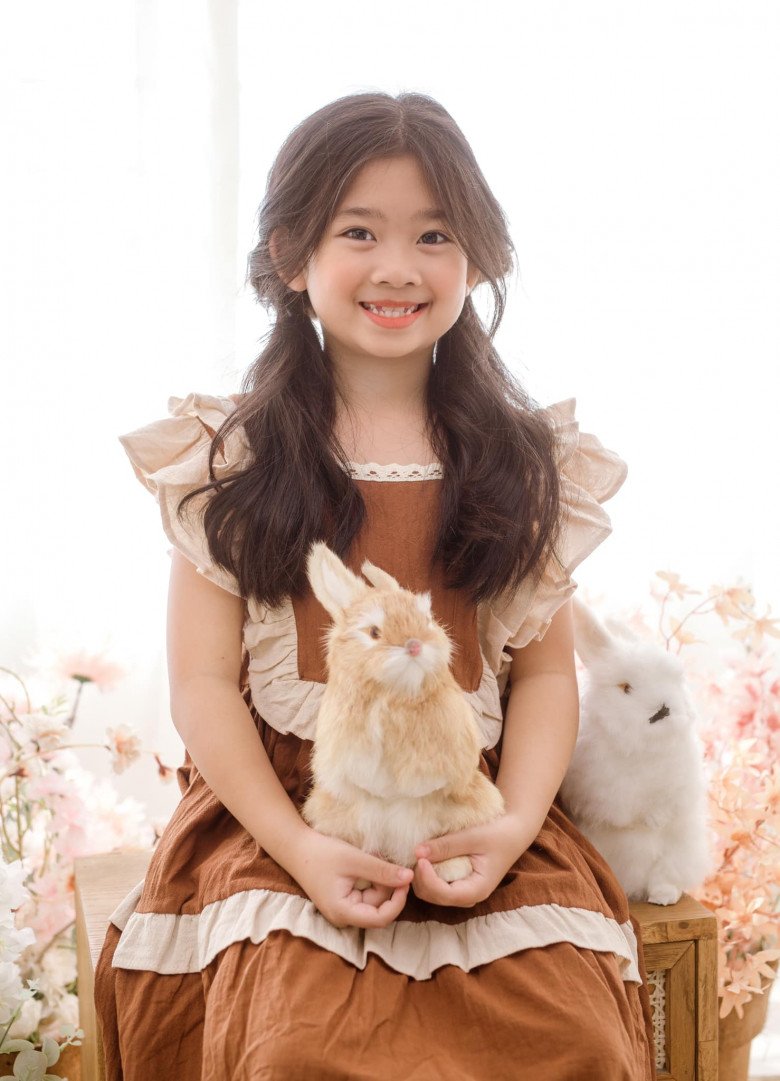 Con gái cố diễn viên Mai Phương 10 tuổi chân amp;#34;dài như sếuamp;#34;, cân đủ phong cách, trang điểm xinh hệt mẹ - 15