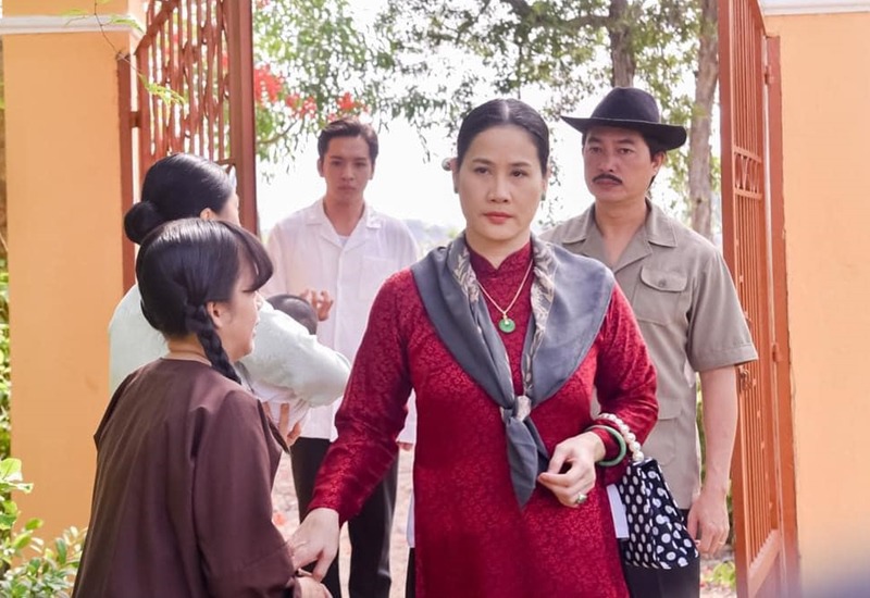 Thân Thúy Hà là một người mẫu - diễn viên nổi tiếng, "chuyên trị" những vai phản diện trên màn ảnh Việt, đặc biệt chuyên vào vai phú bà hay bà chủ thời phong kiến.
