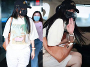 Giải trí - Sau thời gian biến mất, Triệu Vy tái xuất, bình thản đút tay túi quần, sắp hết bị "cấm sóng"?