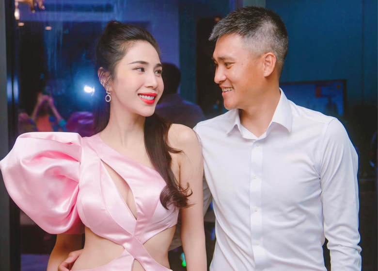 Công Vinh tố Thuỷ Tiên nghiện shopping nhưng bắt chồng nhận hàng, trả tiền.