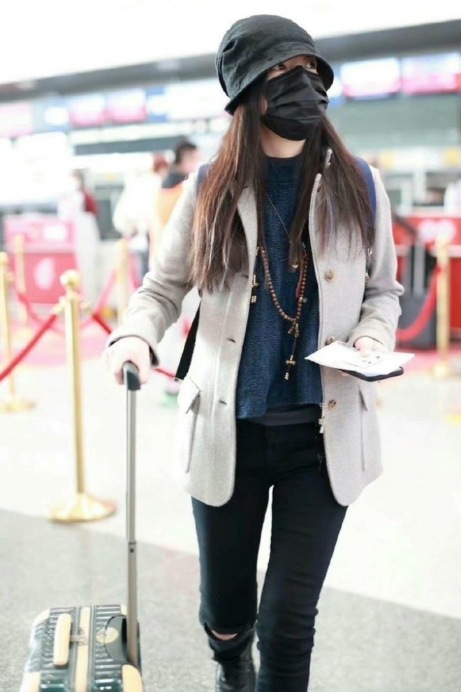 Thời gian vừa rồi, Triệu Vy ở ẩn không lộ diện.