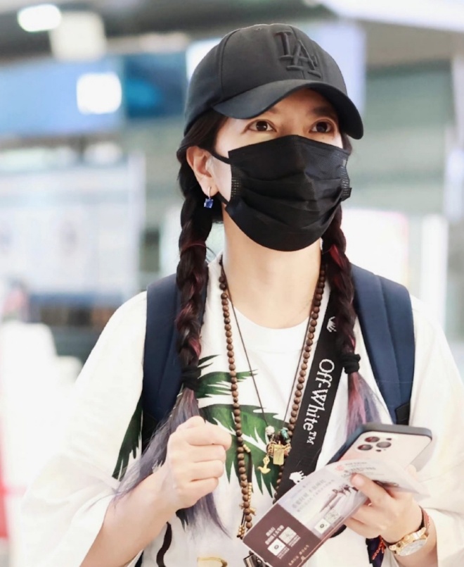 Các fan hi vọng Triệu Vy có thể sớm tái xuất trong thời gian tới.