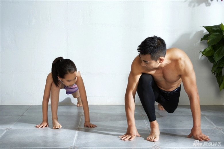 Từ nhỏ Triệu Tử Dương đã cùng Triệu Văn Trác thích các môn thể thao vận động. 