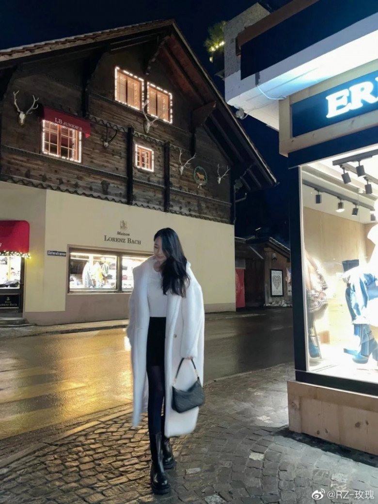 Phong cách thời trang của Triệu Tử Dương cũng được đánh giá rất ấn tượng.