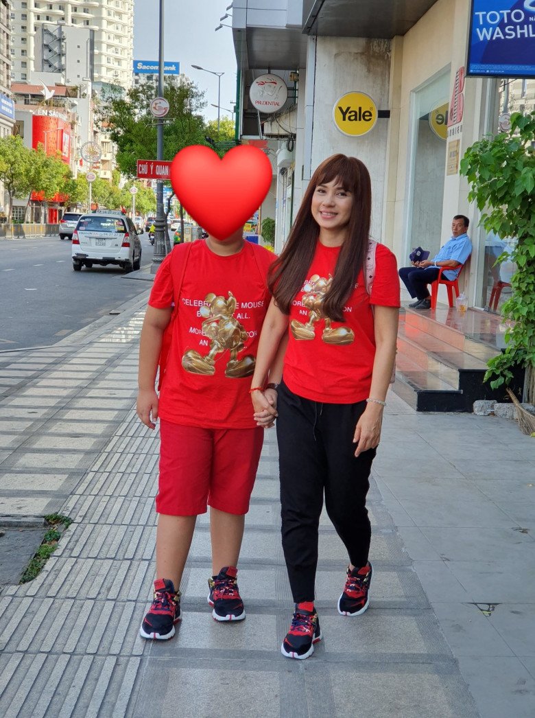 Giấu kín như bưng 14 năm, người đẹp Tây đô Việt Trinh khiến fan giật mình vì con trai ruột giờ rất già dặn - 12