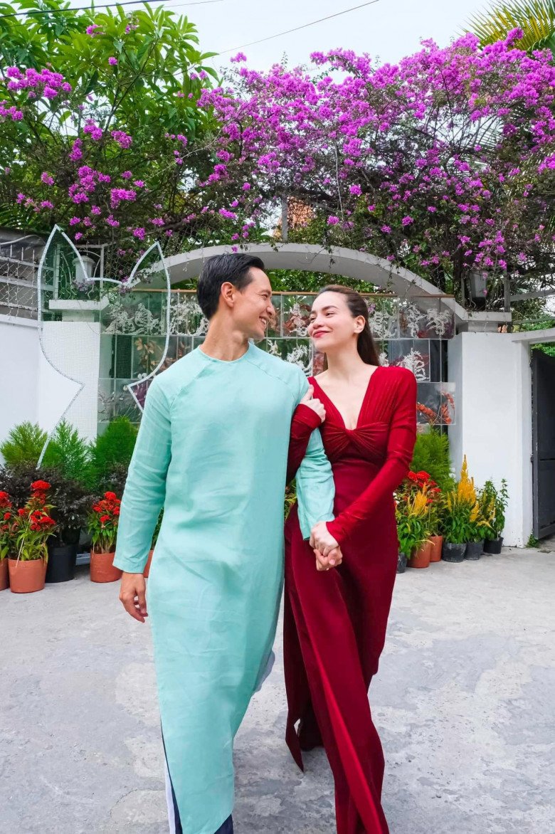 View - Hồ Ngọc Hà đeo trang sức giá hơn 408 tỷ sánh đôi cạnh Kim Lý trong ngày kỷ niệm 6 năm yêu nhau