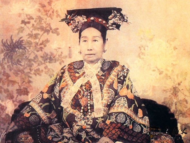 Từ Hi Thái hậu bị đồn là mang thai ở tuổi 46.