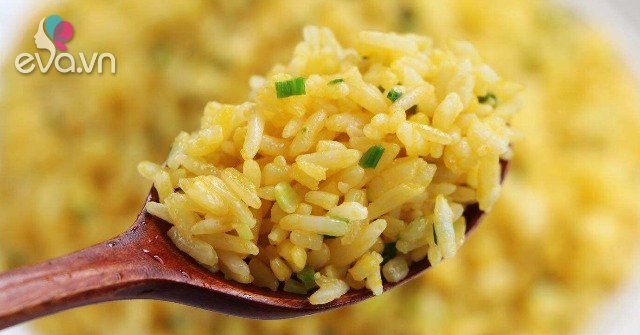 Làm cơm rang trứng đừng dại cho ngay vào chảo, nhớ thêm bước này đảm ...