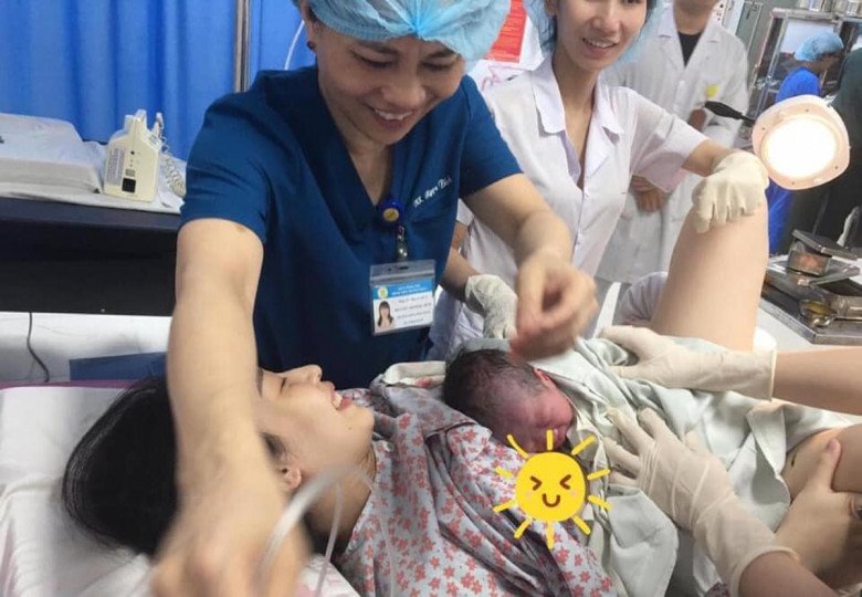 Bác sĩ Nguyễn Thị Ngọc Bích: Bà đỡ mát tay của viện Thanh Nhàn, được 2 thế hệ “mẹ - con” nhờ đỡ đẻ - 6