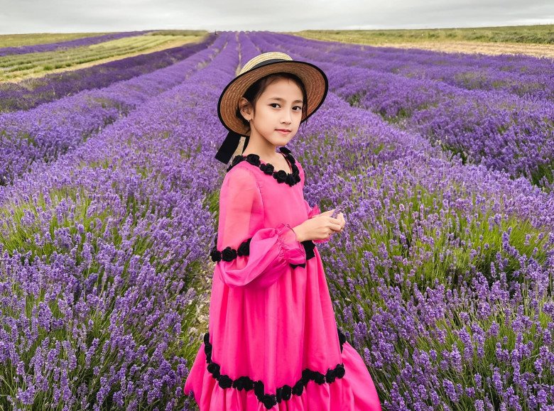 Con gái sinh ở Mỹ của Hoa hậu Hà Kiều Anh 8 tuổi xinh đẹp như thiên thần, là mẫu nhí đắt show - 3
