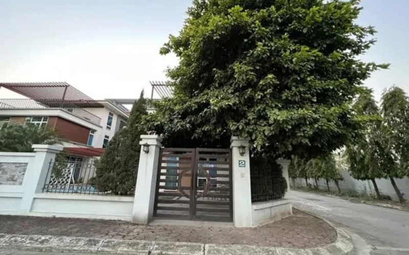 Ngoài căn nhà trên, HLV Park Hang Seo còn từng sống tại căn nhà số 2 thuộc khu nhà chuyên gia Liên đoàn bóng đá Việt Nam. Đây là căn nhà đã gắn bó với vợ chồng thầy Park suốt 5 năm.
