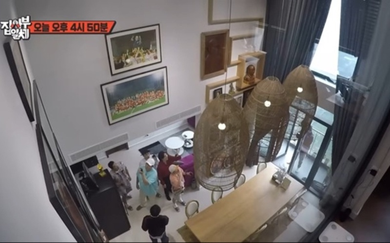 Trong chương trình 'Master In The House', dàn nghệ sĩ đã tới thăm căn hộ riêng của HLV Park Hang Seo nằm trên tòa chung cư cao cấp ở Hà Nội.
