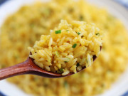 Bếp Eva - Làm cơm rang trứng đừng dại cho ngay vào chảo, nhớ thêm bước này đảm bảo cơm lên màu vàng ươm săn chắc 10 mẻ ngon như 10