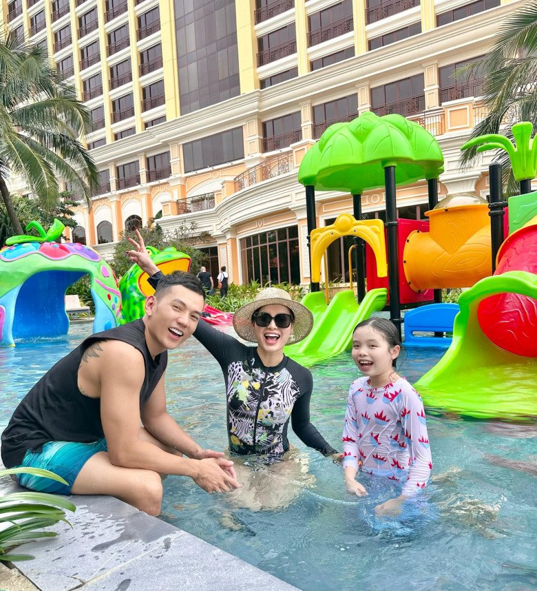 Từ ngày kết hôn với Phương Trinh Jolie, Lý Bình nhiều lần bị soi cách hành xử đối với Mia.