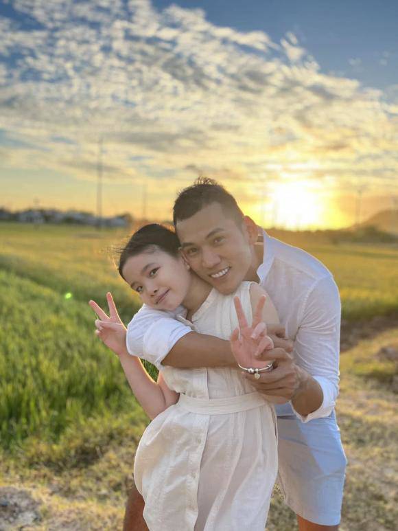 Lý Bình yêu thương con riêng của vợ như ruột thịt.