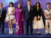 Làm đẹp - Ngất ngây nhan sắc người đẹp vinh dự hát trước Tổng thống và Đệ nhất Phu nhân Hàn Quốc