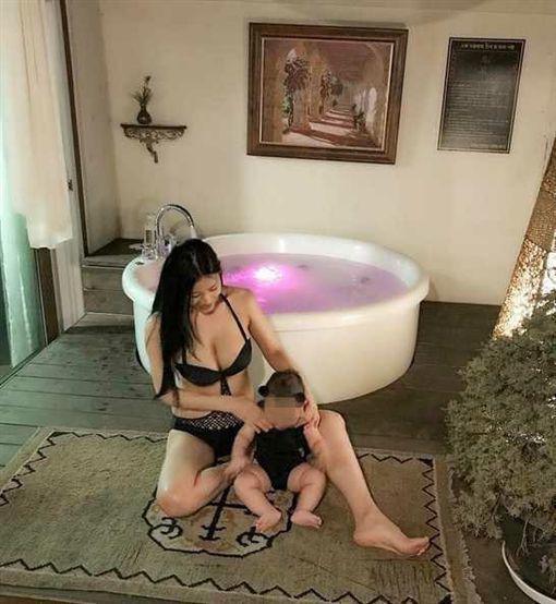 Nữ diễn viên khoe cảnh tắm cho con gái, ai cũng xuýt xoa: Mẹ đẹp, con đáng yêu - 1