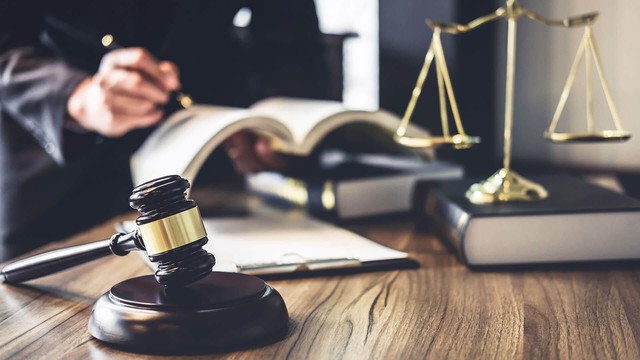 Luật kinh tế (Ảnh: TL)