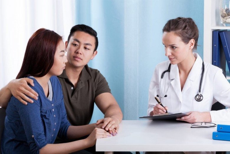 Người vợ trẻ không ngờ việc ăn kiêng, giữ dáng là nguyên nhân khiến buồng trứng đa nang. Ảnh minh họa. 