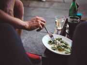 Sức khỏe - Cặp vợ chồng mỗi ngày uống một ly sữa, thình lình biết mắc ung thư gan, bác sĩ cảnh báo do mắc sai lầm này