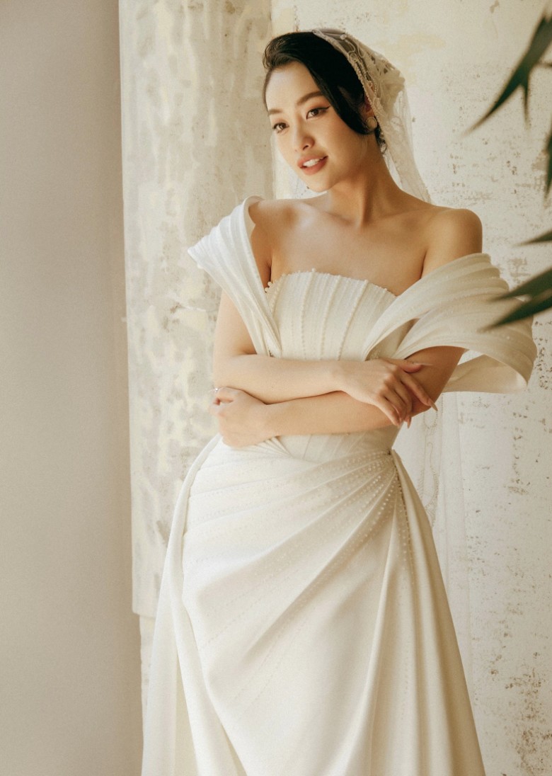 Hoa hậu Nông Thuý Hằng chuyên đi lừa người khác ngày Cá tháng Tư.