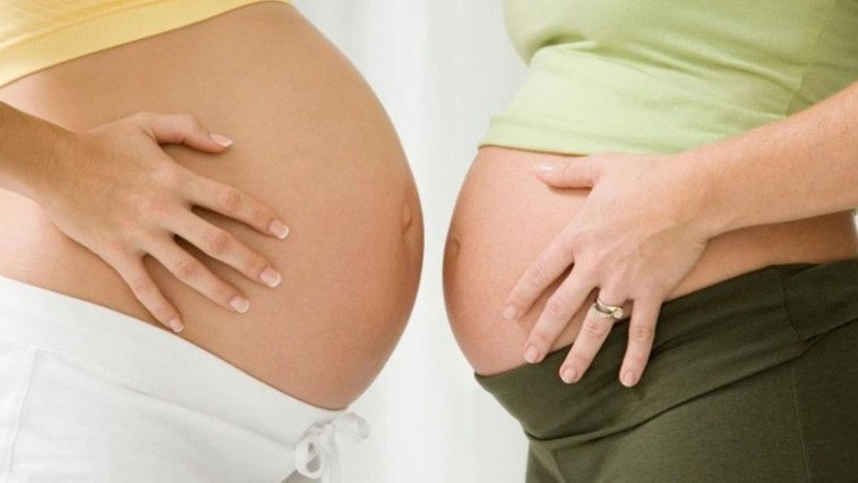 Mang thai lần 2, kích thước vòng bụng của mẹ sẽ to sớm hơn khoảng một tháng so với lần có bầu trước.