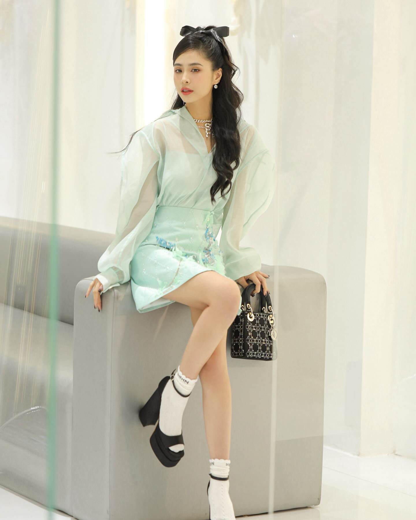 Ca nương giàu bậc nhất Việt Nam ngồi cạnh Huyền Baby: 30 tuổi làm mẹ 2 con, visual mơn mởn không thua kém - 5