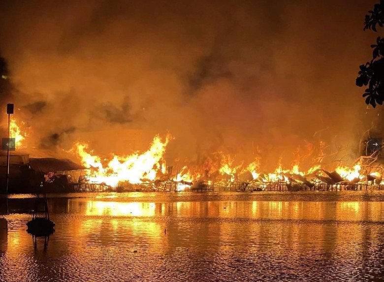 Ca sĩ Pha Lê đăng ảnh vụ hỏa hoạn kèm lời cầu nguyện: Nam Mô A Di Đà Phật, Phạm Thế Hiển - Quận 8.