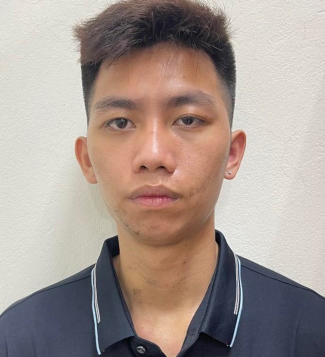 Đối tượng Nguyễn Việt Cường tại cơ quan công an. (Ảnh: CAHN).