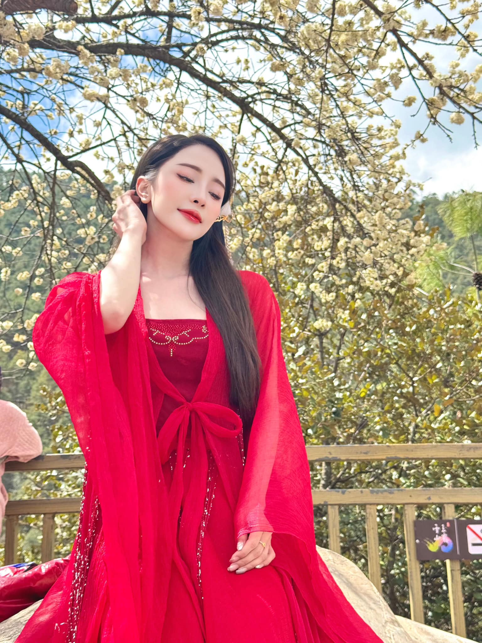 img srchttps://cdn.eva.vn/upload/2-2024/images/2024-04-03/chi-dep-quynh-nga-xinh-nhu-tien-nu-giang-tran-di-du-lich-chung-voi-viet-anh-nhung-ne-dung-canh-_51__n-1712138802-557-width1196height2048.jpg width660 /