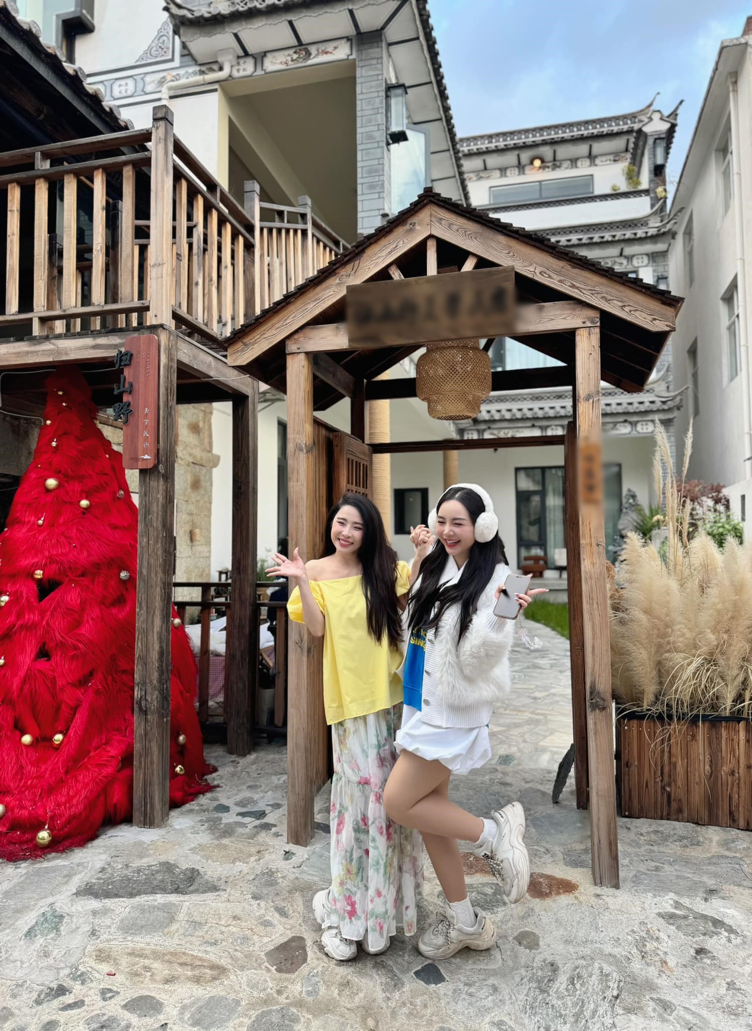 amp;#34;Chị đẹpamp;#34; Quỳnh Nga xinh như thần tiên tỷ tỷ, đi du lịch chung với Việt Anh nhưng né đứng cạnh - 21