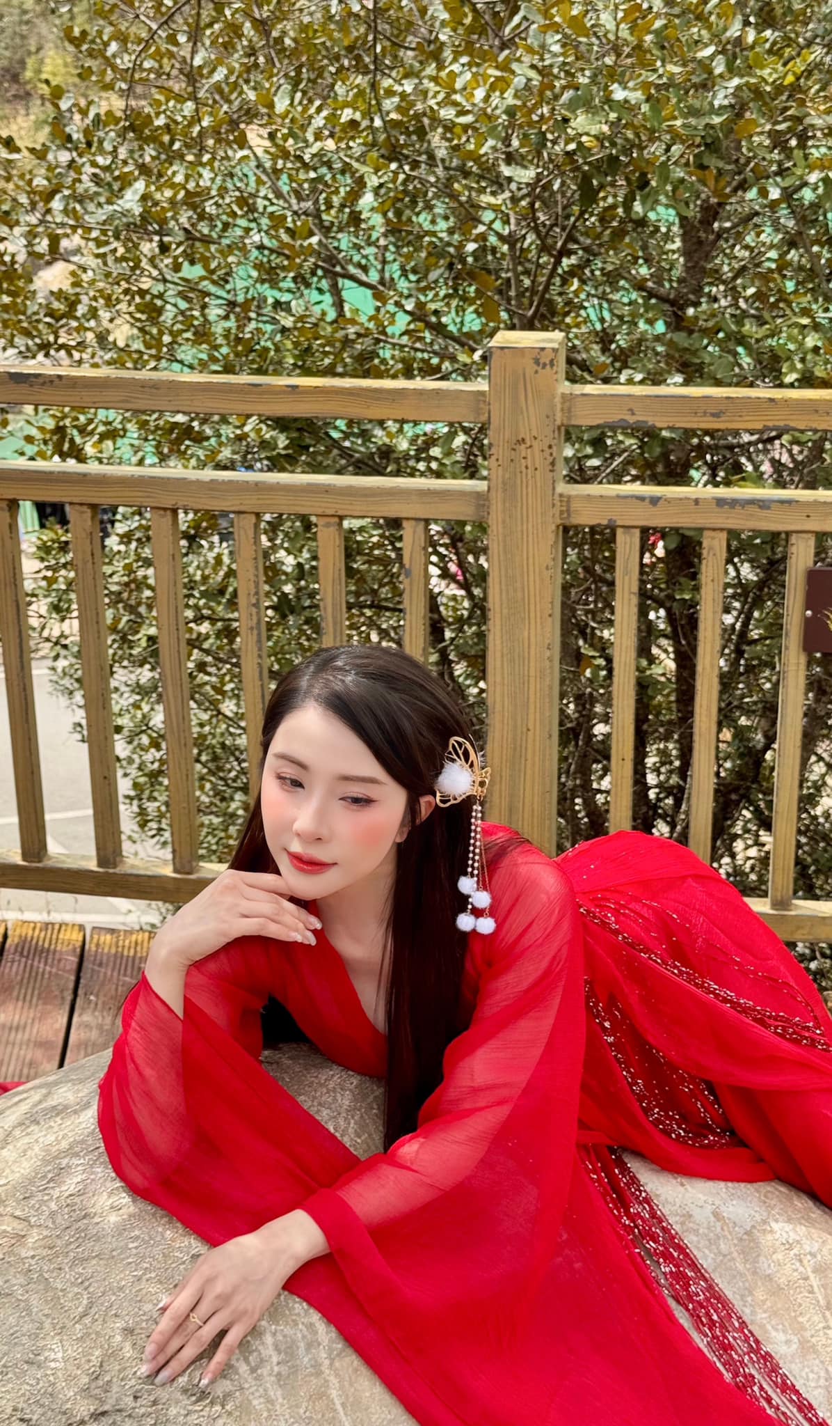 amp;#34;Chị đẹpamp;#34; Quỳnh Nga xinh như thần tiên tỷ tỷ, đi du lịch chung với Việt Anh nhưng né đứng cạnh - 4