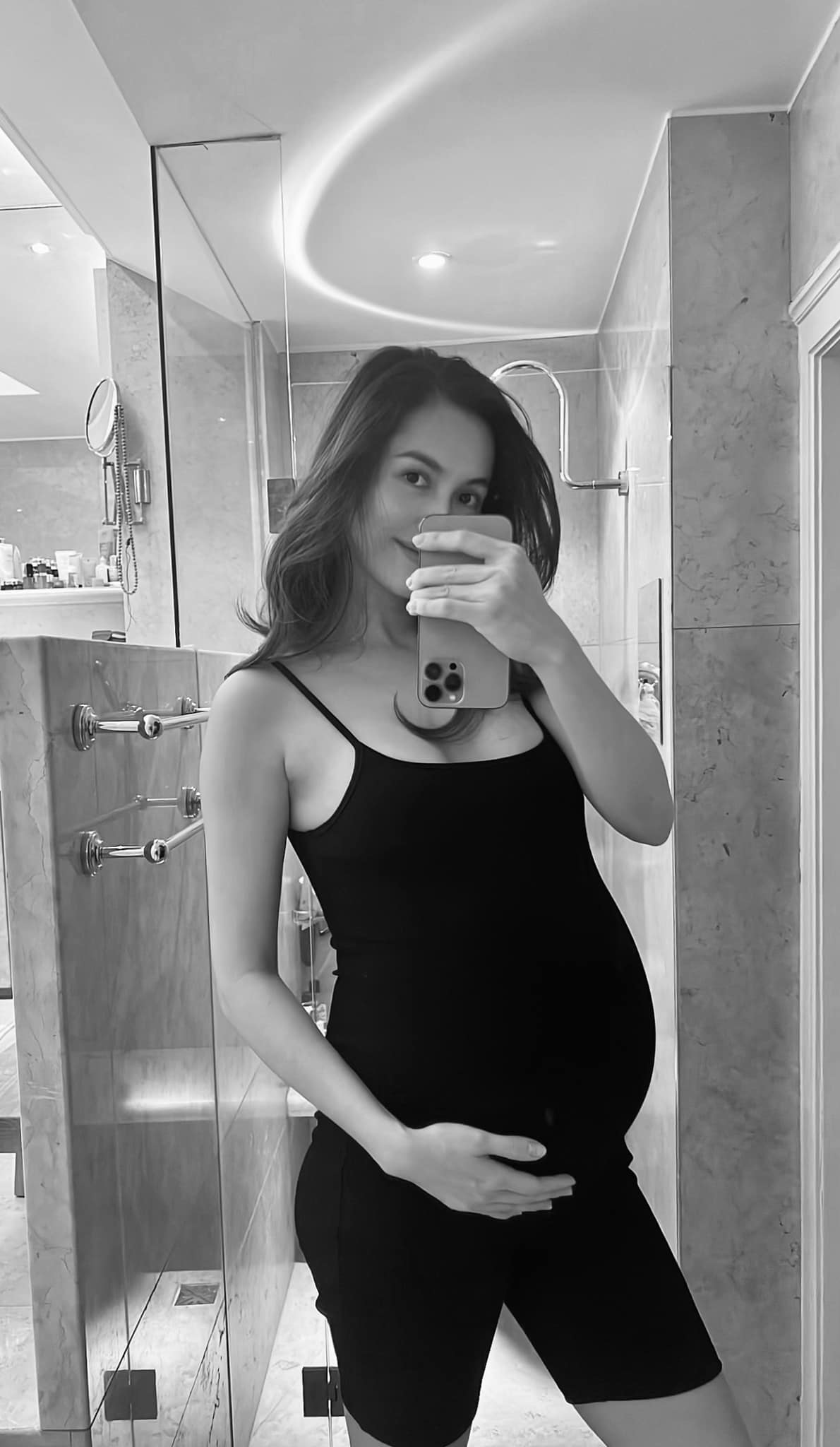Á hậu Hoàng My “vỡ chum” trễ 3 ngày, tâm trạng như ngồi trên đống lửa khi chờ đợi con yêu chào đời - 4