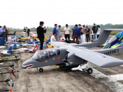 Clip Eva - Nhóm bạn trẻ làm máy bay mô hình lớn nhất Việt Nam