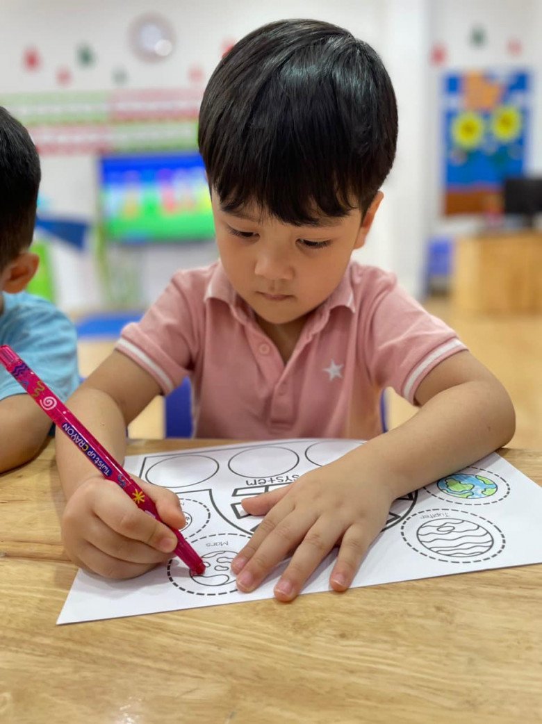 Sao Việt 24h: Mẹ vợ trẻ đẹp của Đoàn Văn Hậu làm dân tình xuýt xoa, amp;#34;bà ngoạiamp;#34; U50 gợi cảm hết nấc - 14