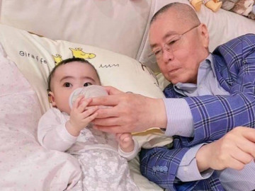 Vợ trẻ 3 năm sinh 2 con cùng ông lão 84 tuổi, đuổi việc 3 bảo mẫu với lý do rất đau lòng