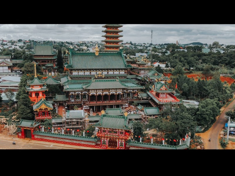 Tọa lạc ở số 348 đường Nguyễn Viết Xuân, phường Hội Phú, chùa Minh Thành, ngôi chùa chịu ảnh hưởng từ phong cách kiến trúc Trung Quốc và Nhật Bản. (Ảnh: Nguyen Thanh Luan)
