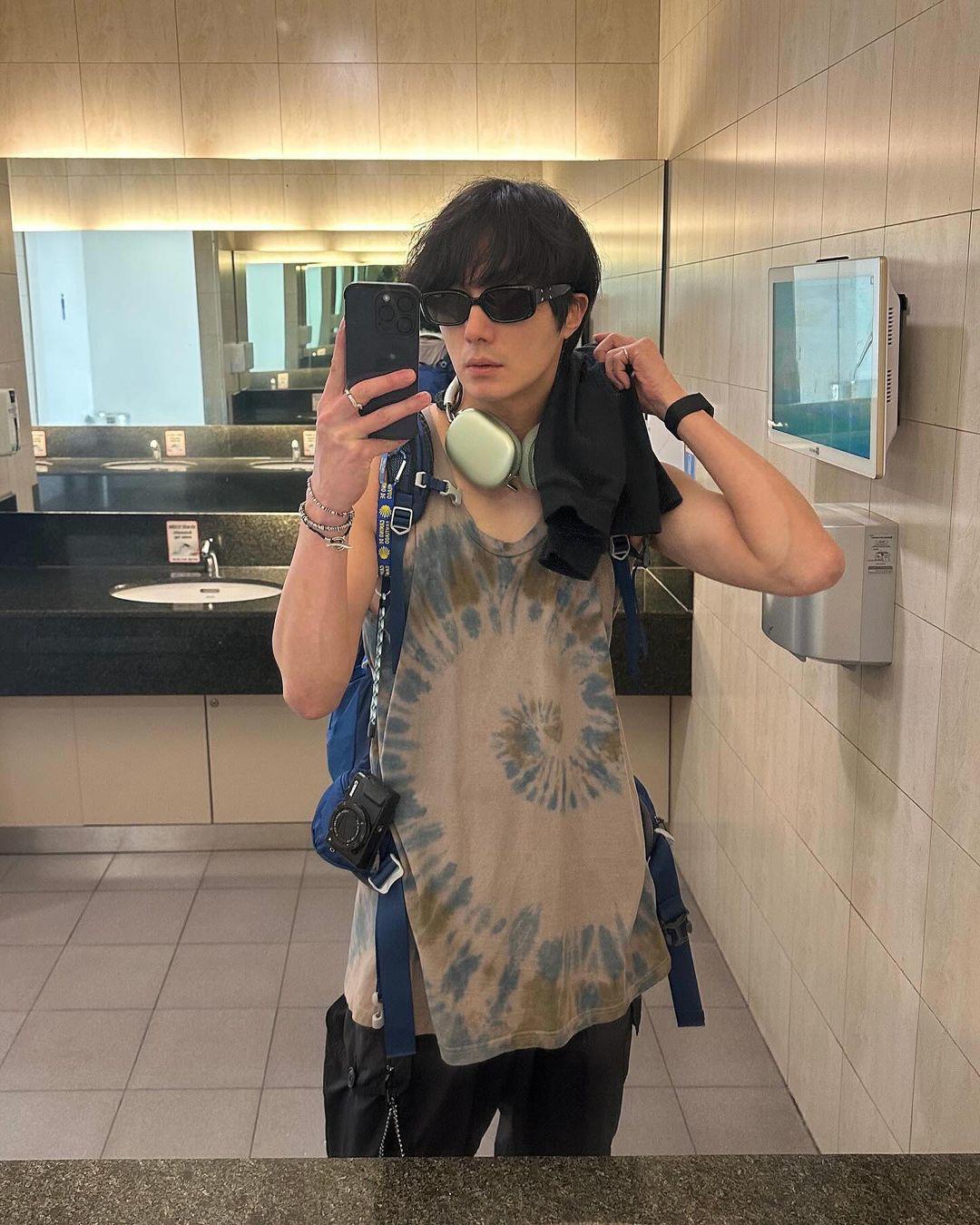 Tài tử Gia đình là số 1 gây sốt bởi hình ảnh giản dị khi du lịch ở dải đất hình chữ S.