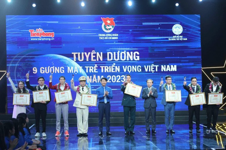 Lê Văn Phúc là 1 trong 9 gương mặt trẻ triển vọng Việt Nam năm 2023.