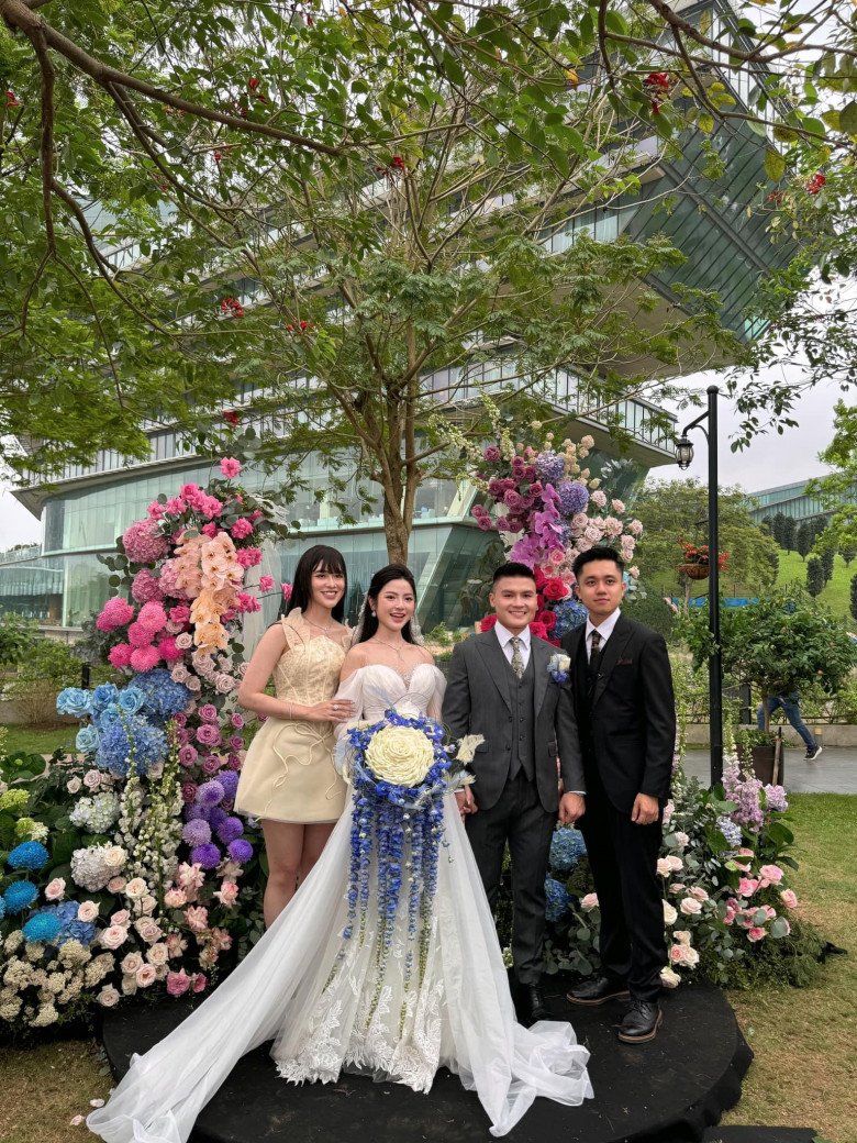 Đám cưới Quang Hải: Bà xã mặc váy cưới che bụng bầu, khách mời không được diện 4 màu trang phục này - 1
