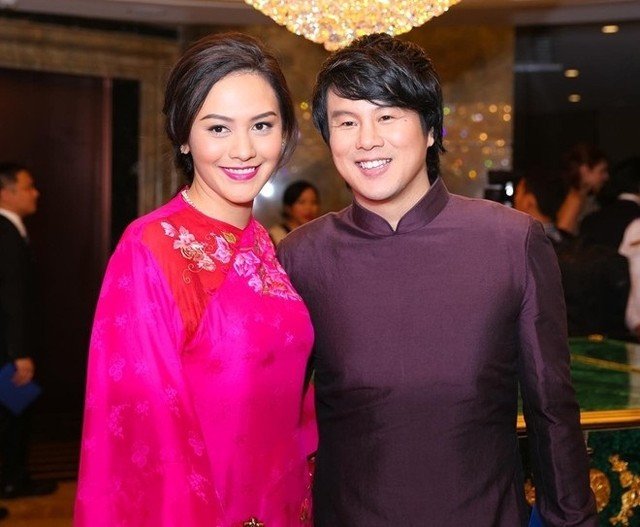 Thanh Bùi bên vợ Trương Huệ Vân.