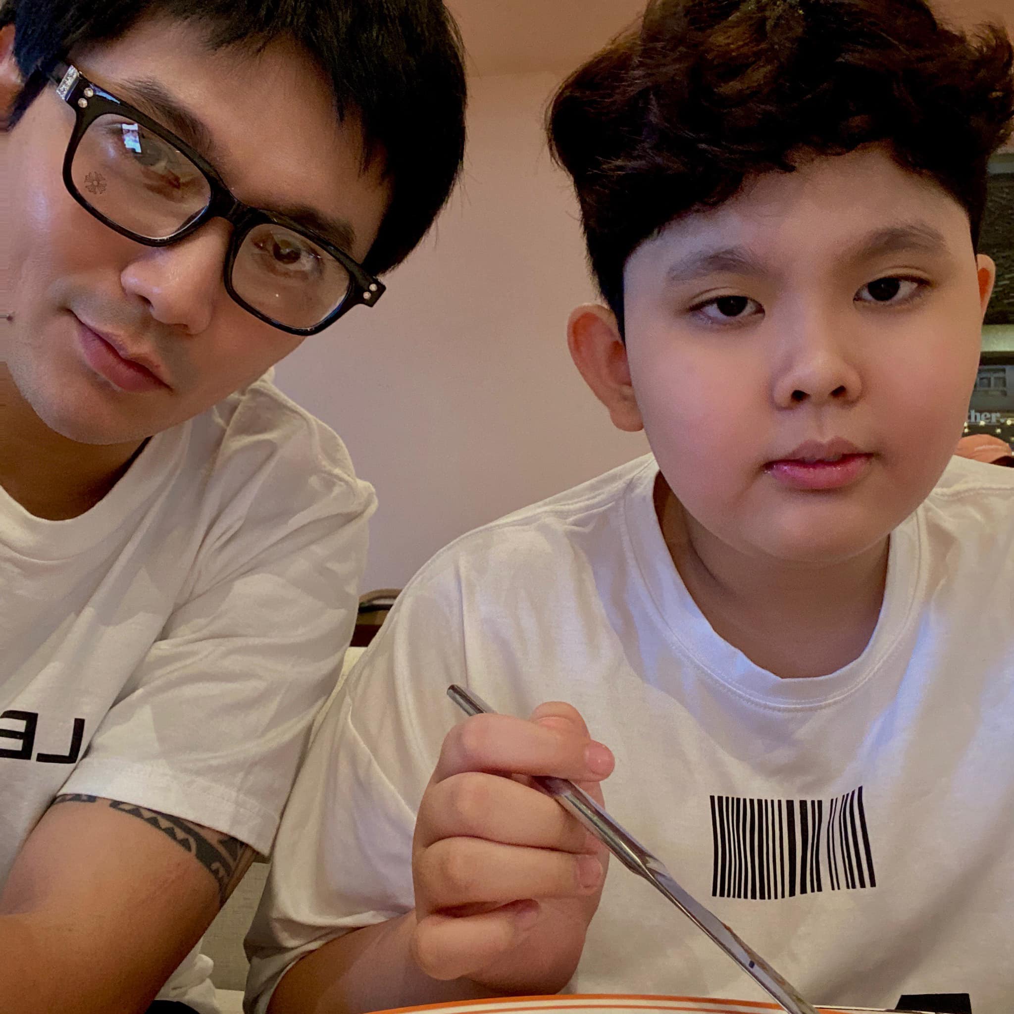 Bé Sushi thừa hưởng ngoại hình giống bố.