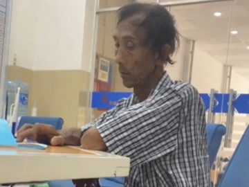 Hình ảnh người cha lam lũ đi gửi tiền học cho con, trong túi còn vỏn vẹn 8 nghìn đồng khiến ai nấy xúc động