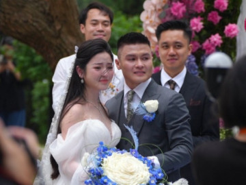 Quang Hải báo tin chuẩn bị đón quý tử trong đám cưới, rơi nước mắt nắm chặt tay cô dâu Chu Thanh Huyền