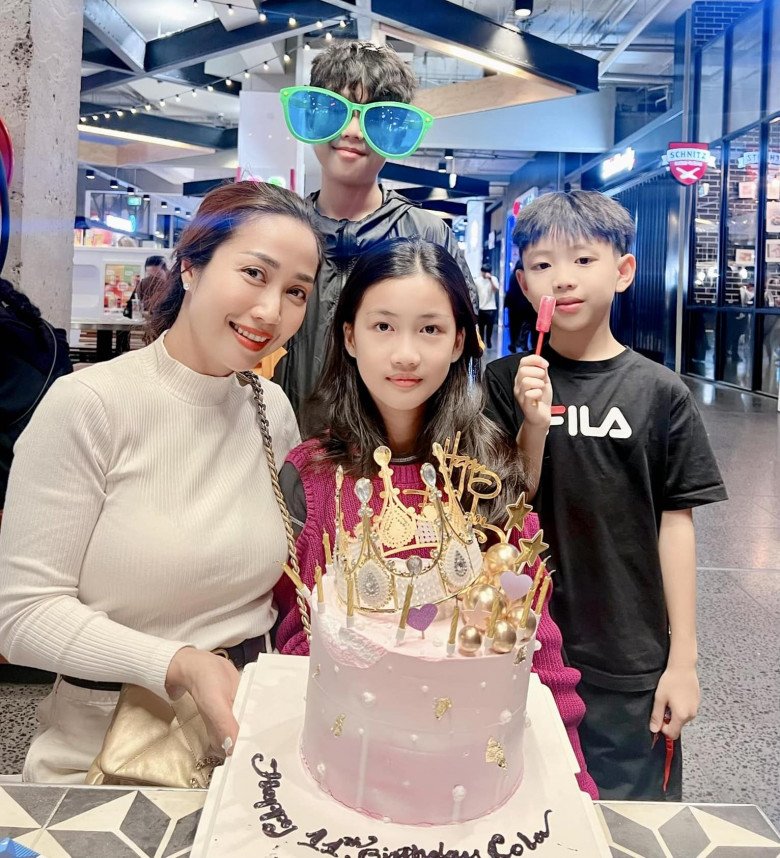 Con gái Ốc Thanh Vân đón sinh nhật 11 tuổi cùng gia đình bên Úc.