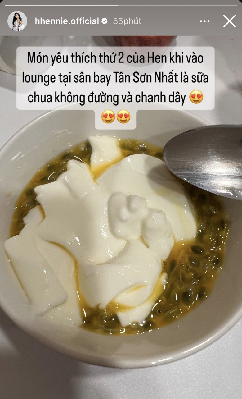 HHen Niê ăn sữa chua mix với trái cây cung cấp dinh dưỡng và vitamin hữu ích cho cơ thể và làn da, vóc dáng.